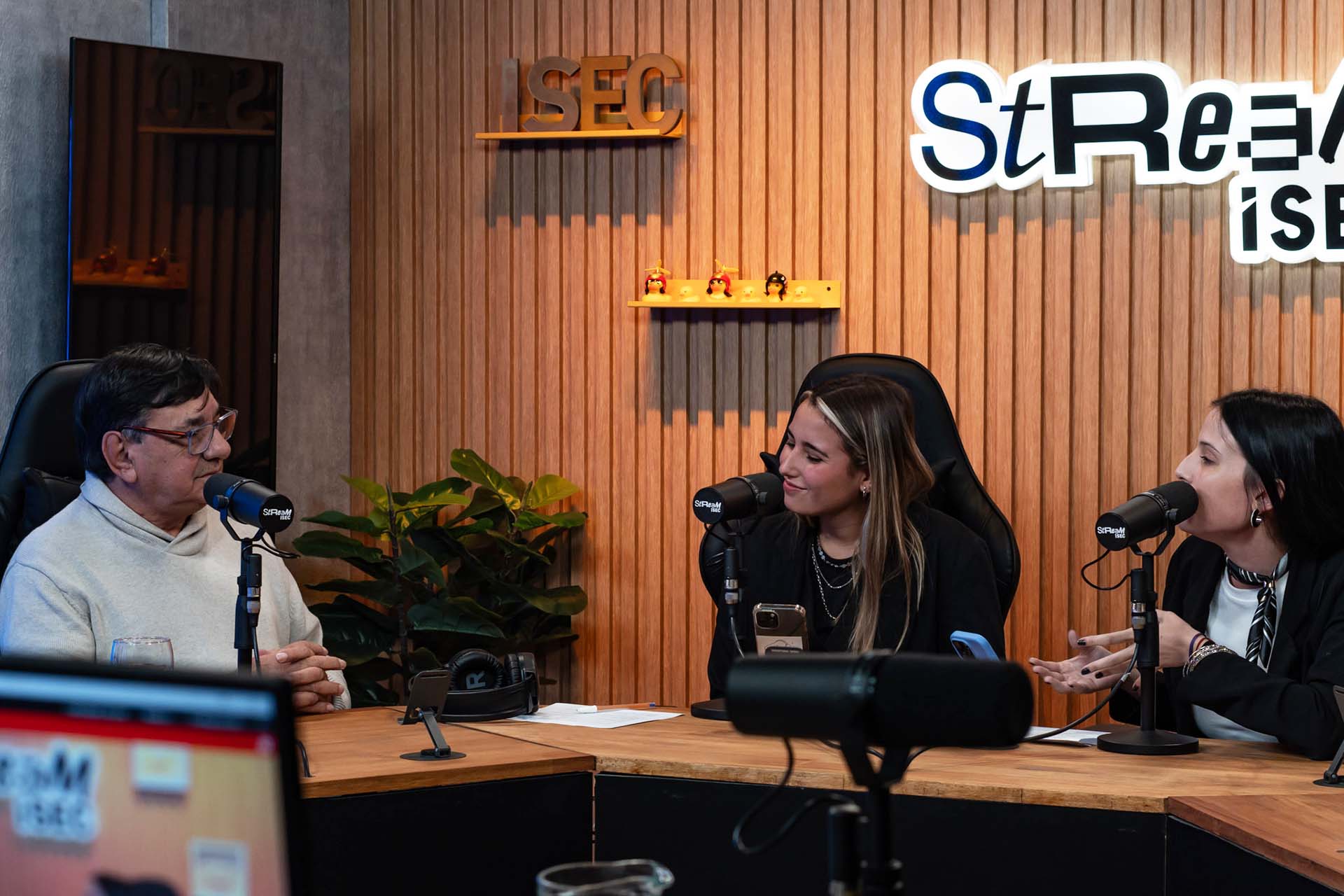 Jorge Nisco durante su charla con estudiantes de ISEC