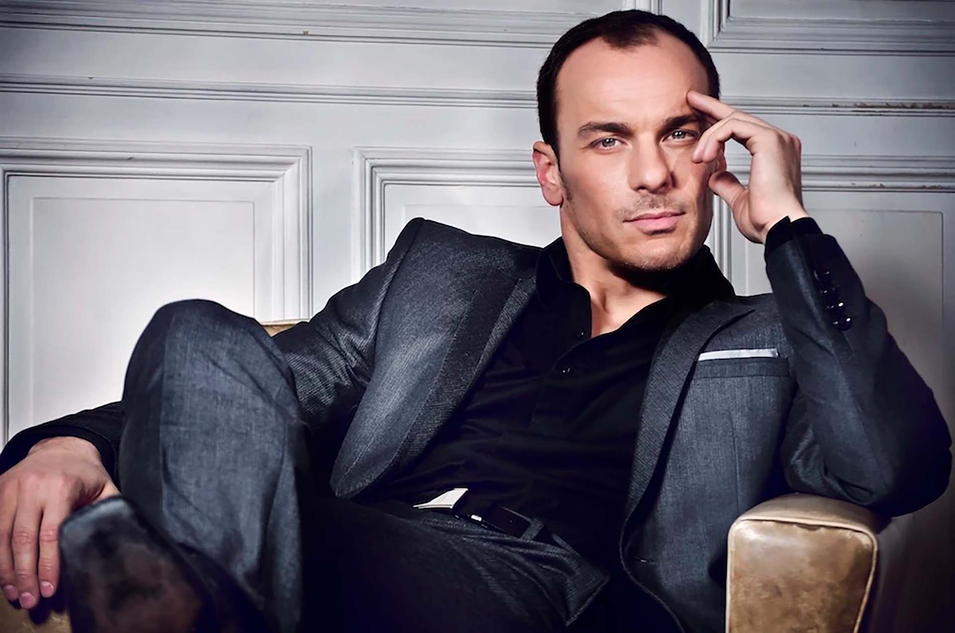 Rodrigo Pedreira en una escena de producción televisiva
