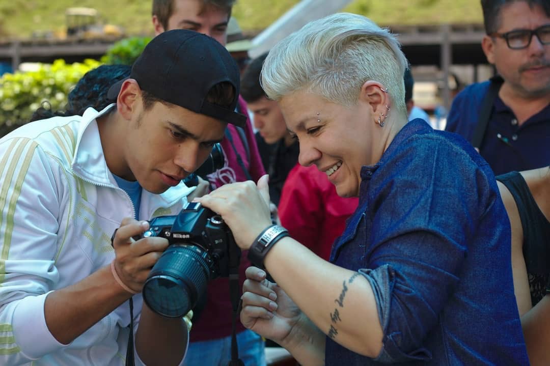Norelkys Ramírez, docente de Fotografía Profesional, durante la entrevista