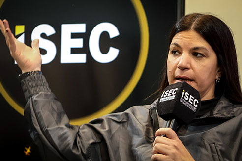 Vanesa Pellizeri hablando con alumnos de ISEC sobre el influencer marketing