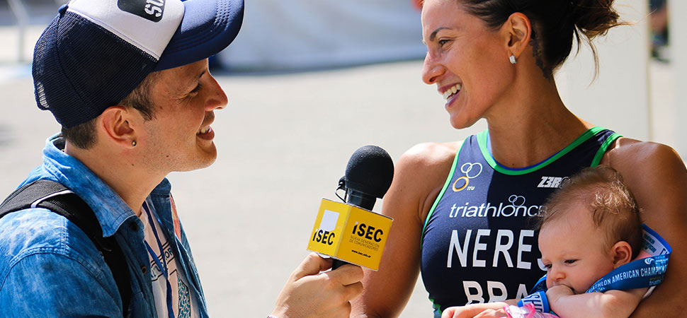 Estudiantes de la carrera de Periodismo Deportivo de ISEC